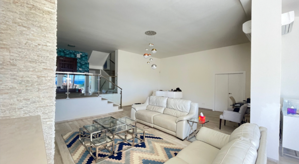 Transformación de villa mediterránea contemporánea — Estado inicial 2