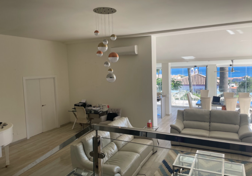 Transformación de villa mediterránea contemporánea — Estado inicial 3