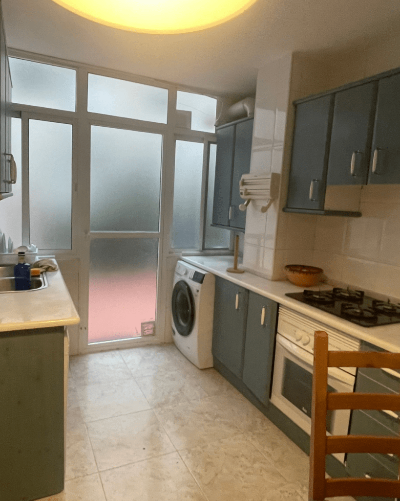 Huelin Kitchen Renovation – Before View 1 Before: original closed kitchen before the renovation in Huelin, Málaga.