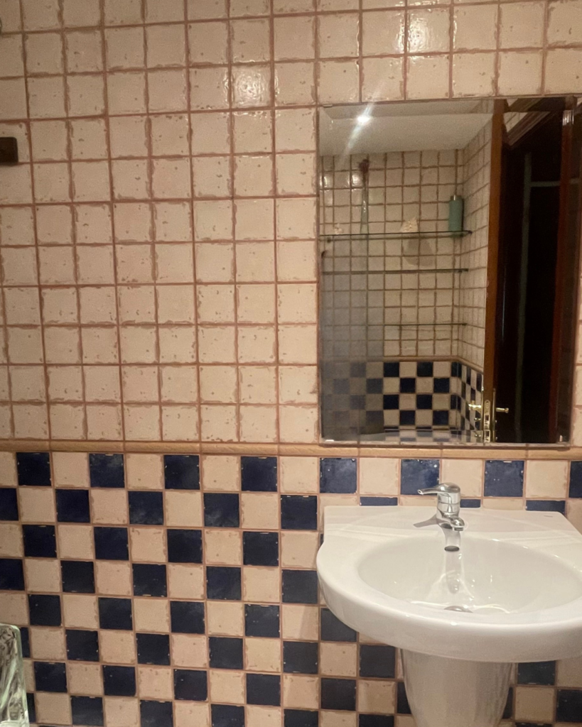 Reforma de baño moderno — Estado inicial 1